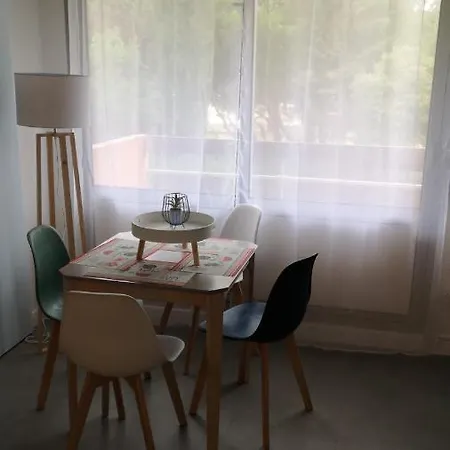 T1 Cabine 4 couchages climatisé centre port refait à neuf Apartamento