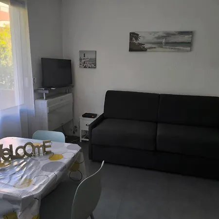 T1 Cabine 4 couchages climatisé centre port refait à neuf