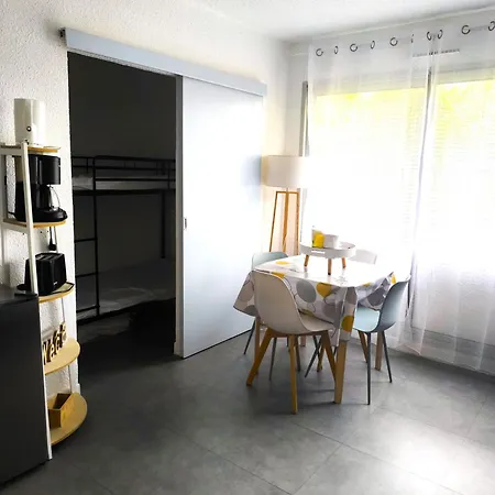 T1 Cabine 4 couchages climatisé centre port refait à neuf Apartamento