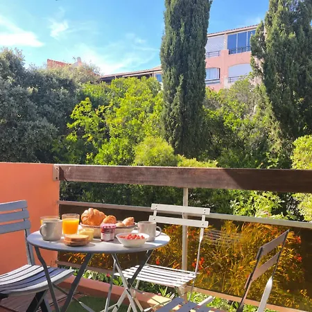 Studio La Desirade Clim, Wifi, Proche Port, Balcon Apartman