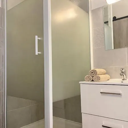 Studio La Desirade Clim, Wifi, Proche Port, Balcon * Agde