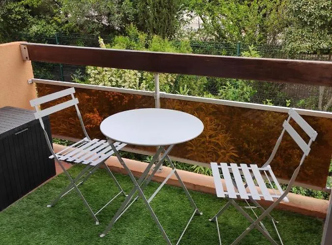 La Desirade Avec Parking- Port - Wifi Couchage En 160 Neuf Apartament *