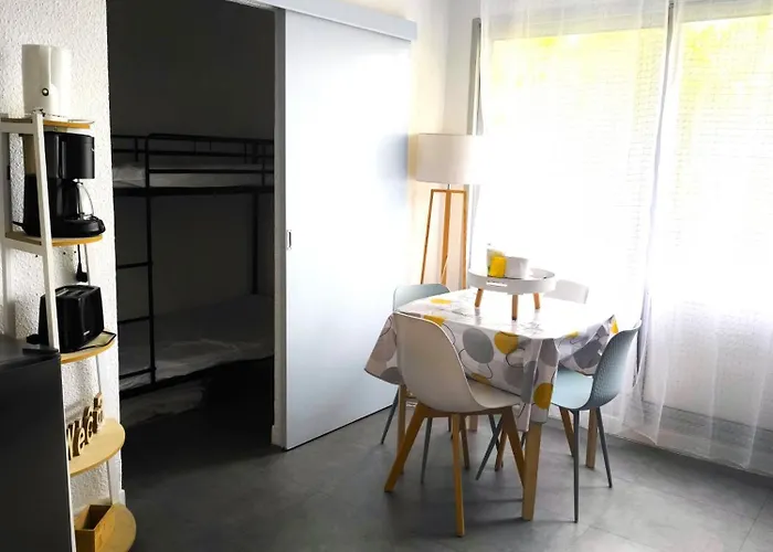 La Desirade Avec Parking- Port - Wifi Couchage En 160 Neuf Apartament